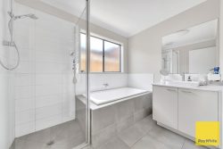 36 Stakes Bvd, Manor Lakes VIC 3024, Australia