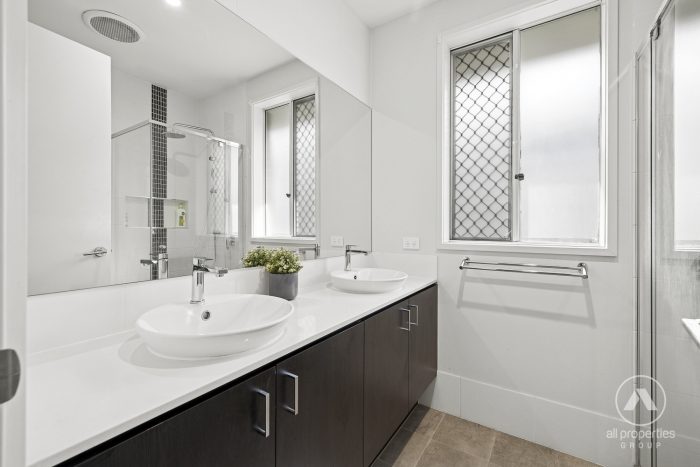 87 Teal Circuit, Greenbank QLD 4124, Australia