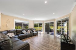 1 The Knoll, Jilliby NSW 2259, Australia
