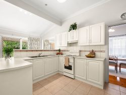 5 Thompson St, Hamilton VIC 3300, Australia