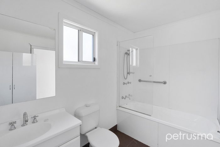 52 Toffolis Rd, Claremont TAS 7011, Australia