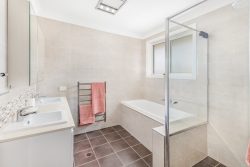 13 Torquay St, Greenhills Beach NSW 2230, Australia