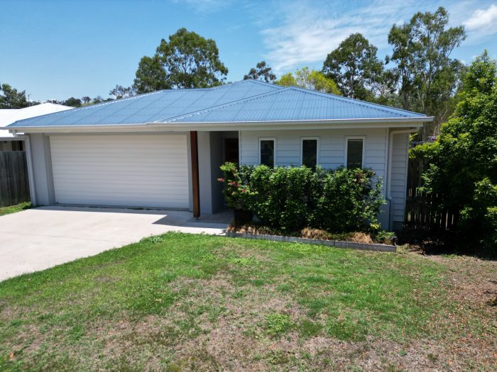38 Trader Cres, Cannonvale QLD 4802, Australia