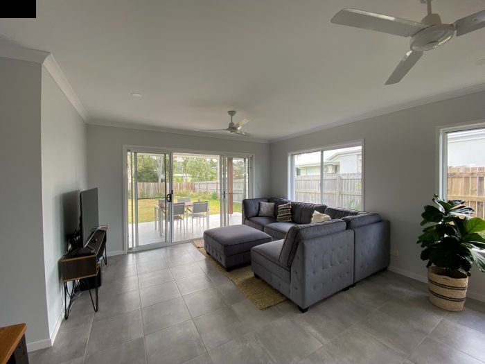 38 Trader Cres, Cannonvale QLD 4802, Australia