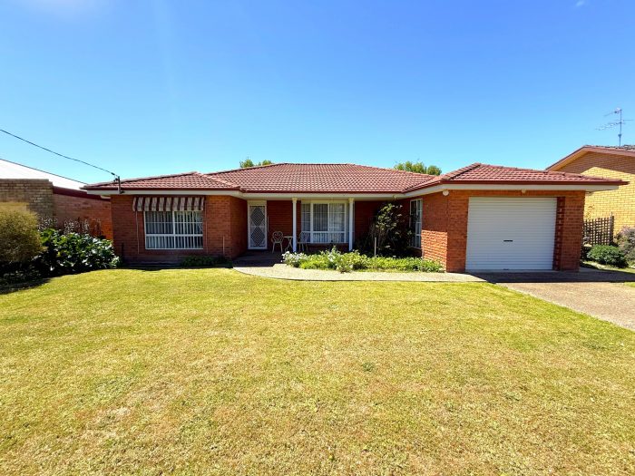 21 Trafalgar St, Young NSW 2594, Australia