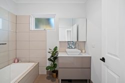 7 Wakefield Ave, Morphett Vale SA 5162, Australia