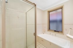 182 Woodbury Park Dr, Mardi NSW 2259, Australia