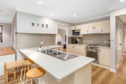 182 Woodbury Park Dr, Mardi NSW 2259, Australia