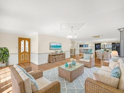 16 Foreshore Dr, Urangan QLD 4655, Australia