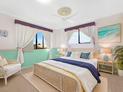 16 Foreshore Dr, Urangan QLD 4655, Australia