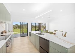 27 Sheldon Rd, Rockyview QLD 4701, Australia