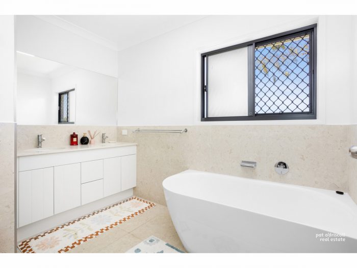 27 Sheldon Rd, Rockyview QLD 4701, Australia