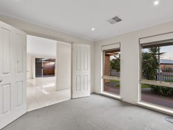 5 Aft Ct, Seaford Meadows SA 5169, Australia