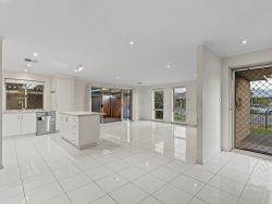 5 Aft Ct, Seaford Meadows SA 5169, Australia