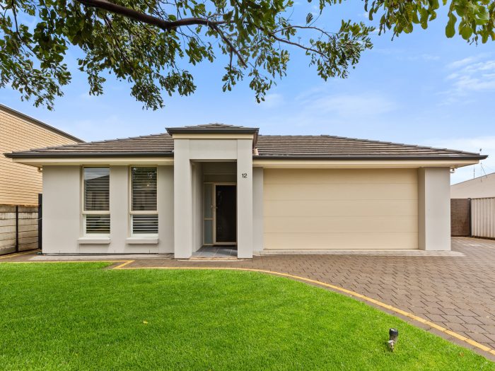 12 Beachport Rd, Seaford Rise SA 5169, Australia