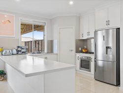 12 Beachport Rd, Seaford Rise SA 5169, Australia