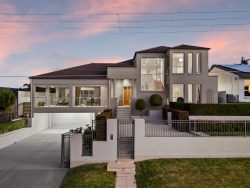 83 Braeside Ave, Seacombe Heights SA 5047, Australia