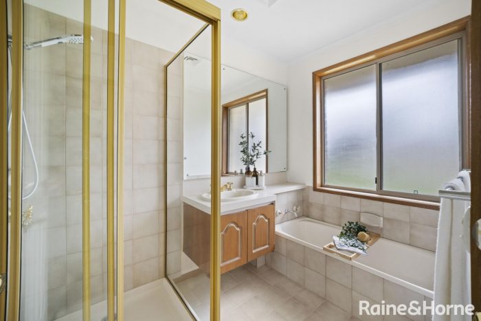 6 Eramu Pl, Kurunjang VIC 3337, Australia