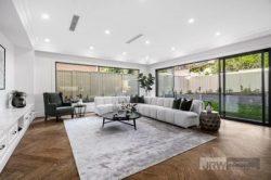 8 Clivejay St, Glen Waverley VIC 3150, Australia