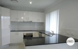 45 Clover Cres, Boyne Island QLD 4680, Australia