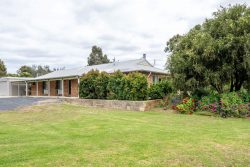 56 Clarke St, Burekup WA 6227, Australia