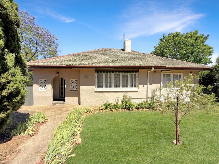 25 Elizabeth St, Young NSW 2594, Australia