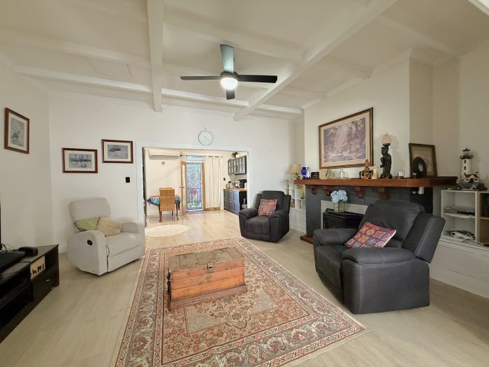 25 Elizabeth St, Young NSW 2594, Australia