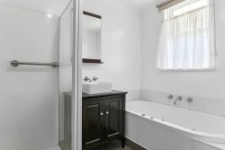 31 Flinders Esplanade, Taroona TAS 7053, Australia