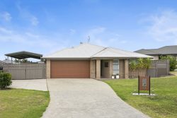 14 Bowerbird Cl, Aberglasslyn NSW 2320, Australia