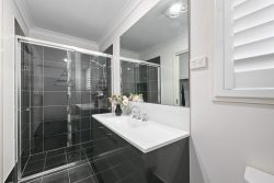 14 Bowerbird Cl, Aberglasslyn NSW 2320, Australia