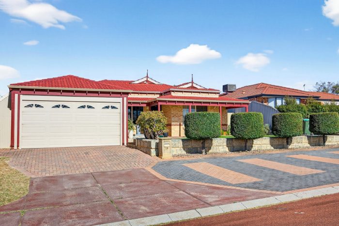 15 Russon Ct, Alexander Heights WA 6064, Australia