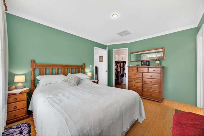 15 Russon Ct, Alexander Heights WA 6064, Australia
