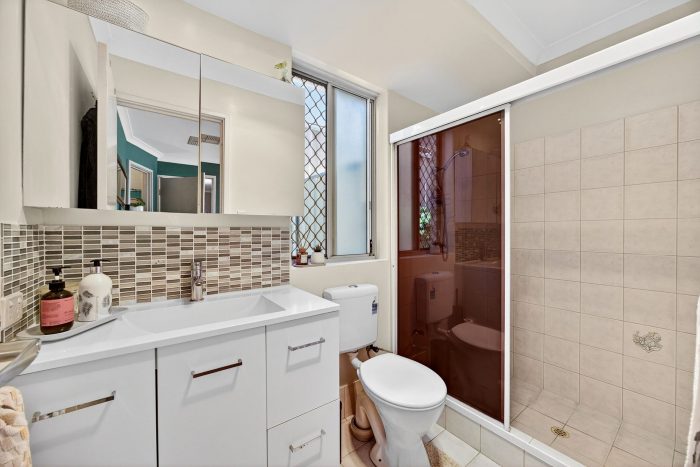 15 Russon Ct, Alexander Heights WA 6064, Australia
