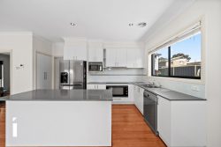Unit 4/28 Eleanor Dark Ln, Franklin ACT 2913, Australia