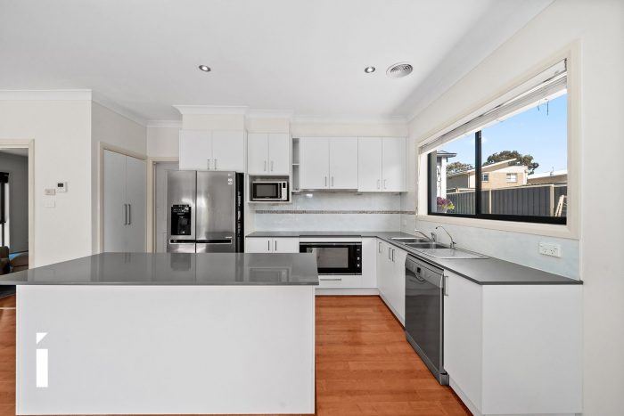 Unit 4/28 Eleanor Dark Ln, Franklin ACT 2913, Australia