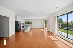 Unit 4/28 Eleanor Dark Ln, Franklin ACT 2913, Australia