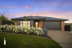 8 Ina Higgins St, Taylor ACT 2913, Australia