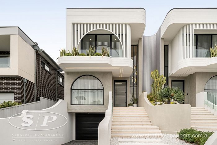 14 Isaac St, Peakhurst Heights NSW 2210, Australia
