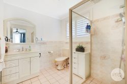 6 James Pl, Oxley Vale NSW 2340, Australia