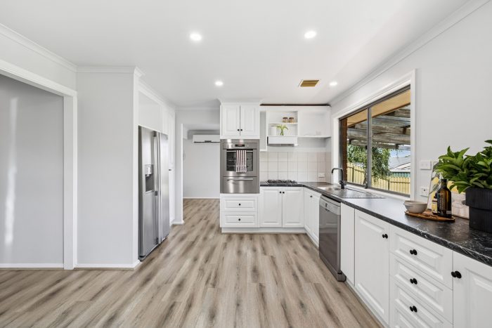 9 Humber Ct, Happy Valley SA 5159, Australia