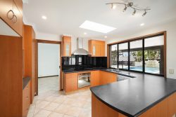 6 Koonan Ct, Ashmore QLD 4214, Australia