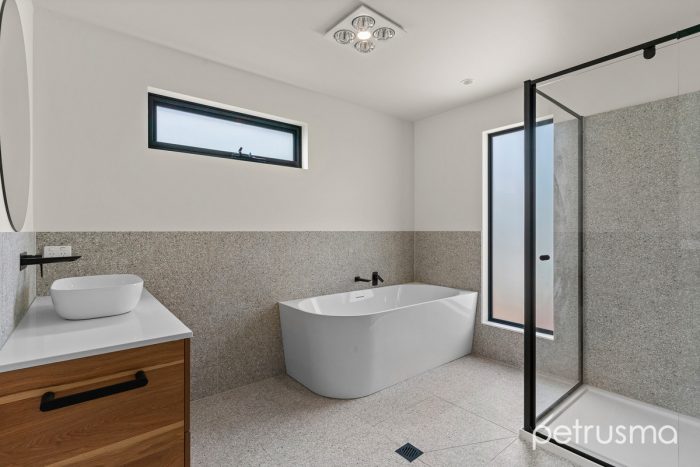4 Linden Rd, Primrose Sands TAS 7173, Australia
