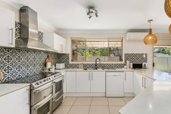 6 Loddon Cct, Albion Park NSW 2527, Australia