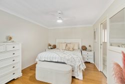 6 Loddon Cct, Albion Park NSW 2527, Australia