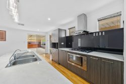 13 Markwell Ave, Haynes WA 6112, Australia