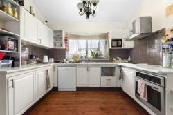 15 McLaughlin Ave, Wentworth Falls NSW 2782, Australia