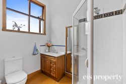 10 Nelumie St, Lindisfarne TAS 7015, Australia