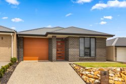 33 Noble Cct, Onkaparinga Heights SA 5163, Australia
