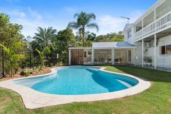4 Nonga Ct, Mudgeeraba QLD 4213, Australia
