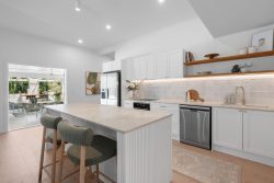 4 Nonga Ct, Mudgeeraba QLD 4213, Australia